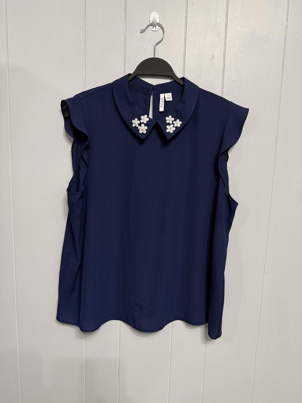 ELLE Navy Blue Flutter Sleeve Blouse Pearl Flower Collar Keyhole Back Top XL